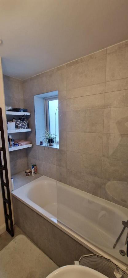 Miller'S Guest Room With Shared Bathroom Swords Eksteriør billede